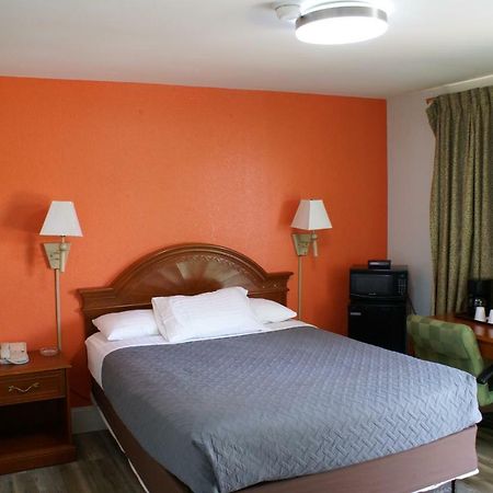 Whispering Pines Motel - Asheville Exterior photo